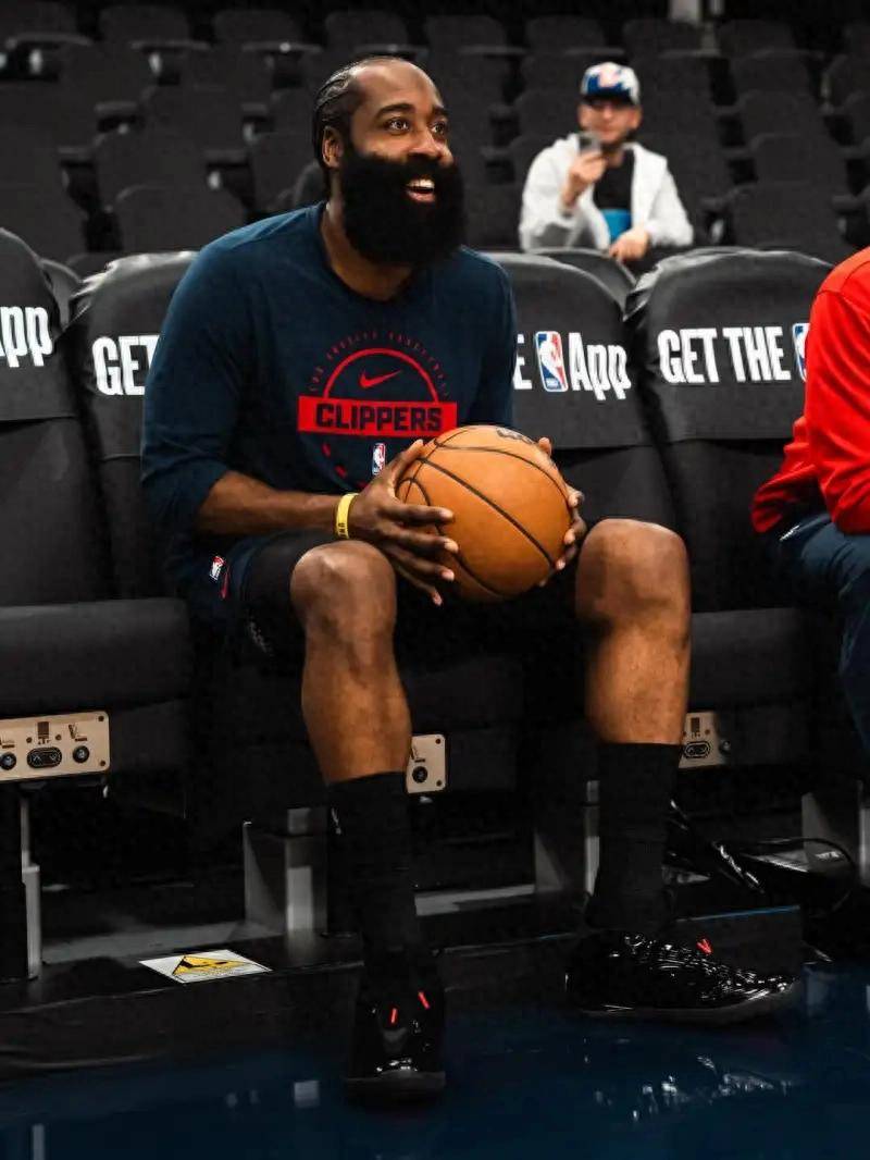 关于哈登回归赛场，高光表现首场状态亮眼，澳大利亚队观众沸腾！的信息